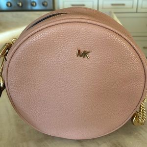 EUC Michael Kors round crossbody.